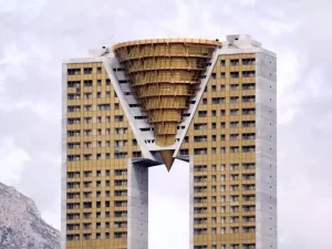 ساختمان بلند